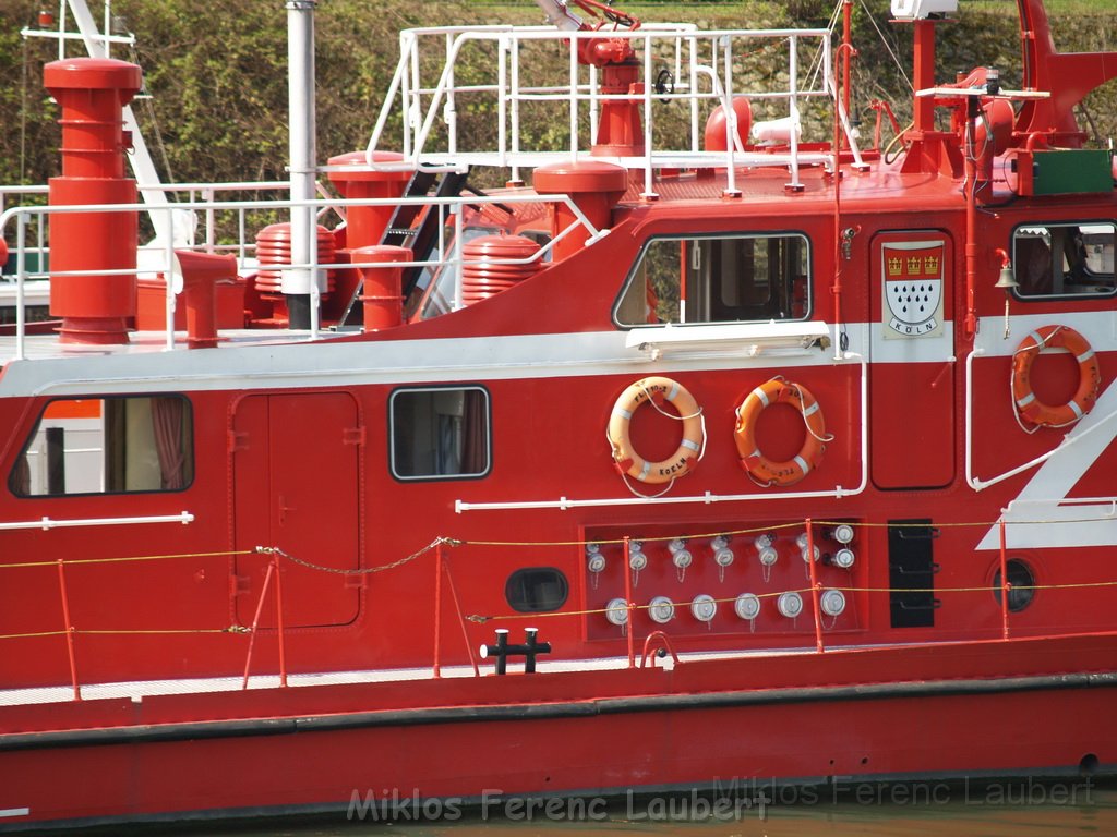 Feuerloeschboot 10-2   P182.JPG